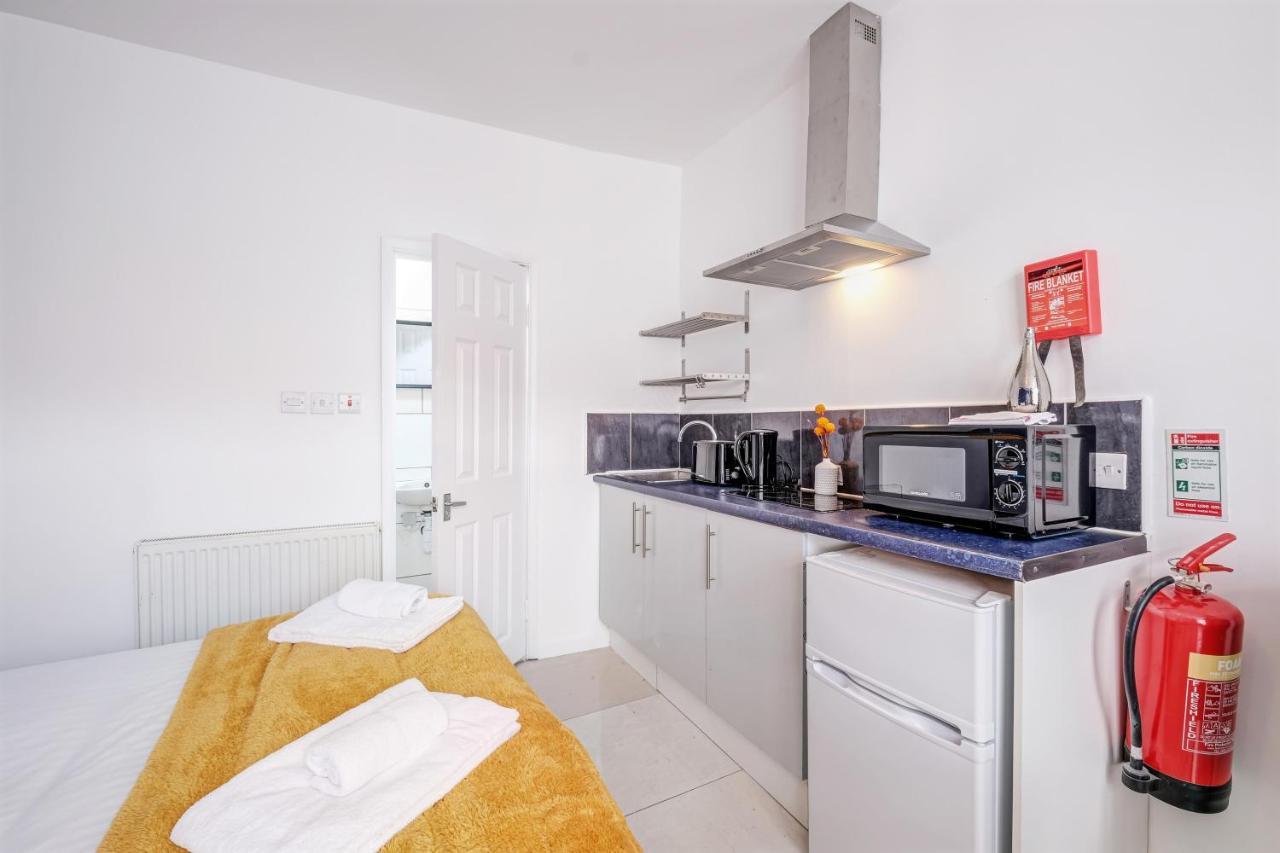 Fernbank Rooms Sudbury Hill, Harrow, Self-Contained Studios With En-Suite Harrow on the Hill Exterior photo