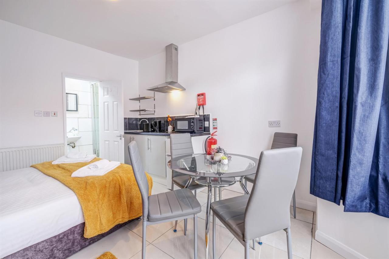 Fernbank Rooms Sudbury Hill, Harrow, Self-Contained Studios With En-Suite Harrow on the Hill Exterior photo