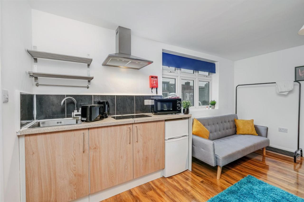 Fernbank Rooms Sudbury Hill, Harrow, Self-Contained Studios With En-Suite Harrow on the Hill Exterior photo