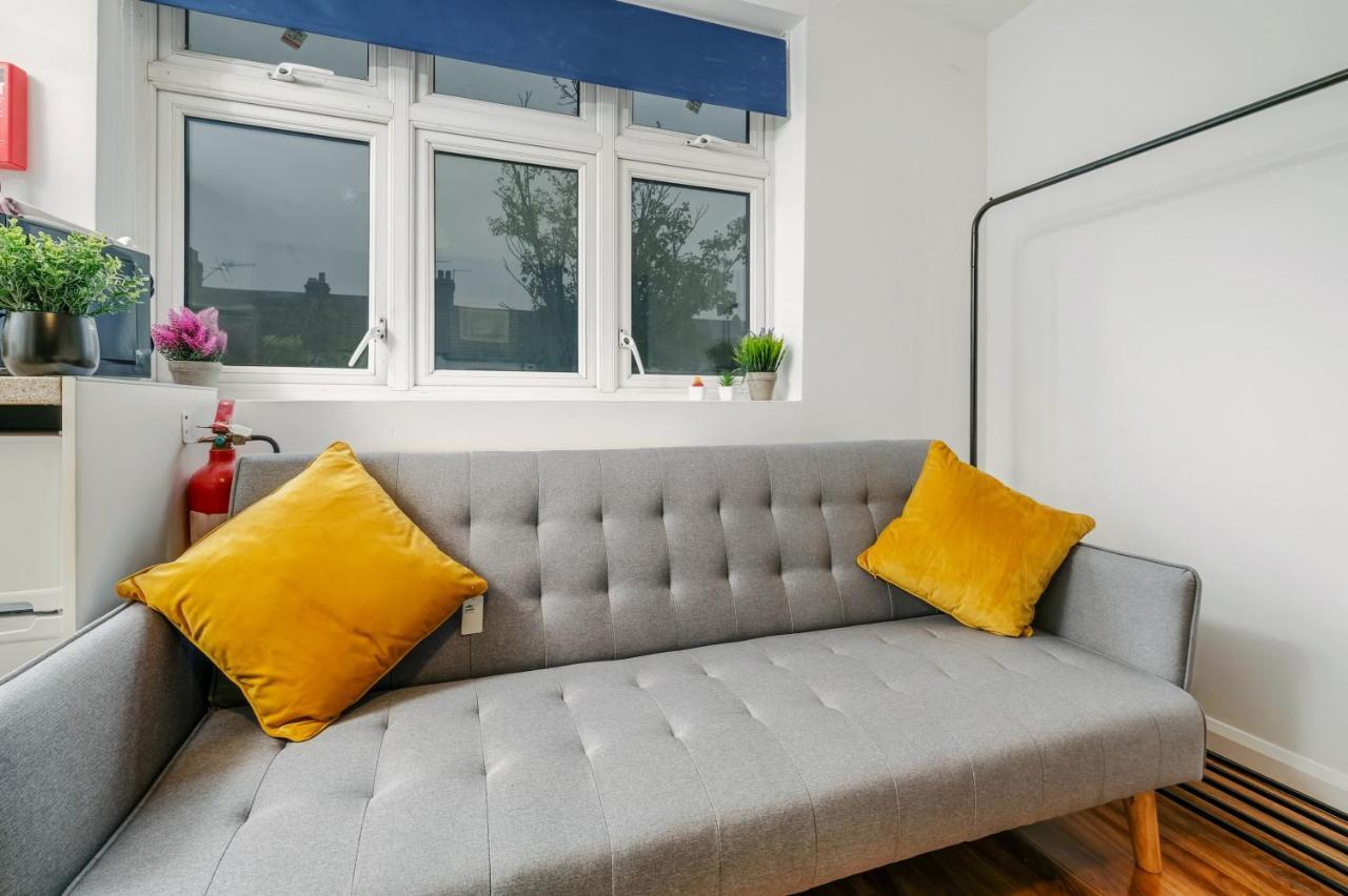Fernbank Rooms Sudbury Hill, Harrow, Self-Contained Studios With En-Suite Harrow on the Hill Exterior photo