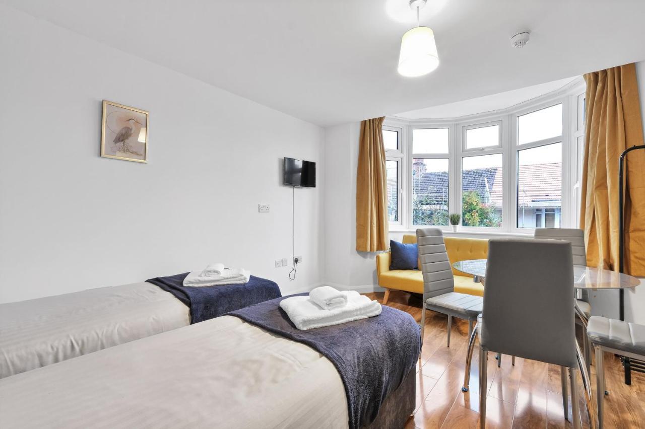 Fernbank Rooms Sudbury Hill, Harrow, Self-Contained Studios With En-Suite Harrow on the Hill Exterior photo