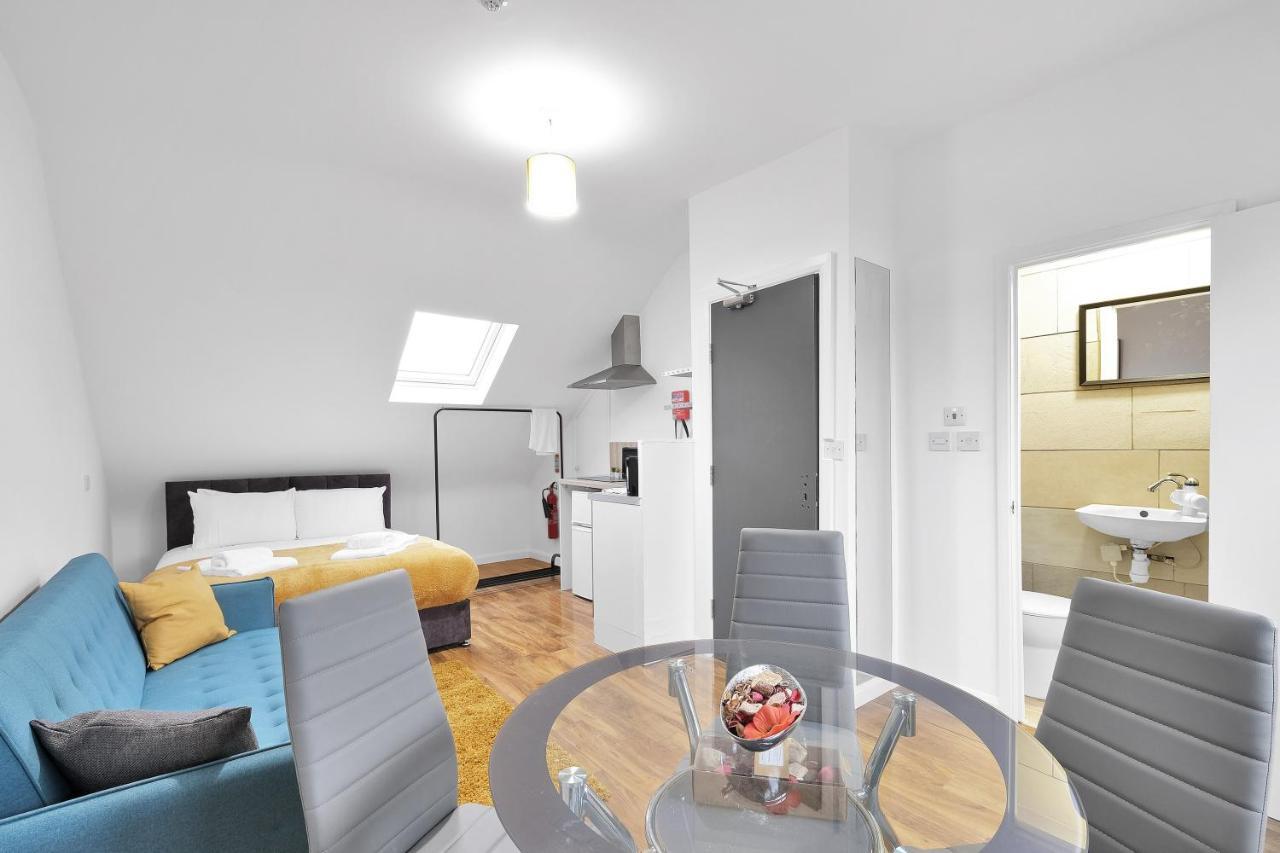 Fernbank Rooms Sudbury Hill, Harrow, Self-Contained Studios With En-Suite Harrow on the Hill Exterior photo